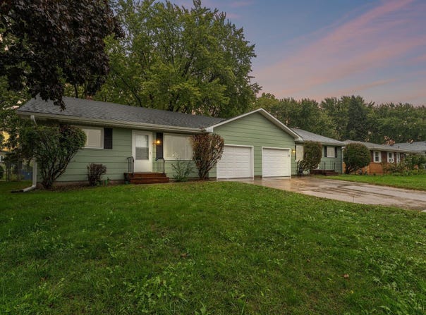 441 Skillman Avenue E, Maplewood, MN 55117