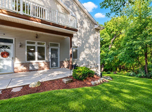 370 E Veterans Way, Mukwonago, WI 53149