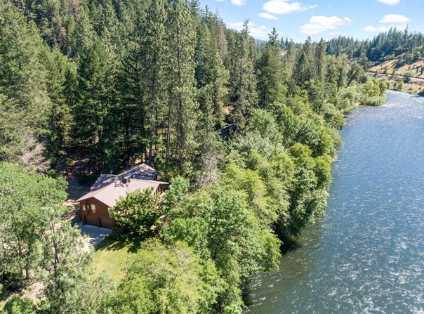 2231 Old Ferry Road, Shady Cove, OR 97539