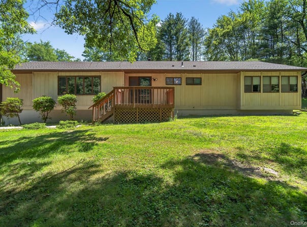 351 Ski Run Road, Bloomingburg, NY 12721