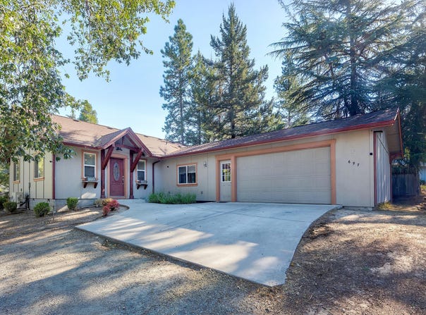 697 Jaynes Drive, Grants Pass, OR 97527