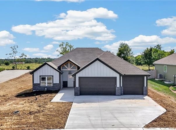 11109 E 209TH Street, Peculiar, MO 64078