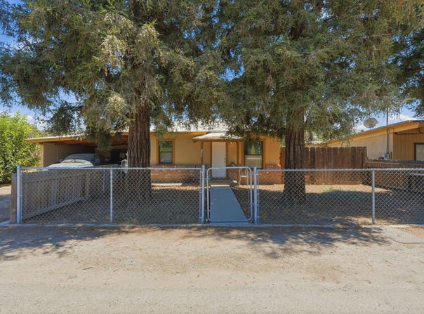 1098 N Foothill, Lindsay, CA 93247