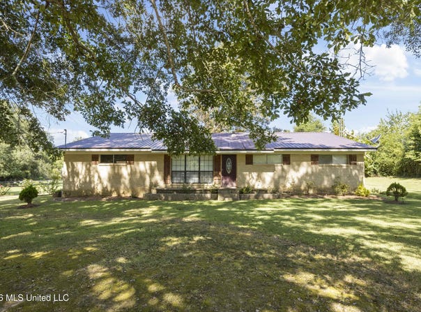 1712 S Little River Road, Forest, MS 39074
