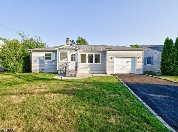 271 Valley Rd, Clark Twp., NJ 07066-1827