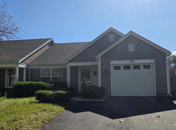 792 Trinity Court, Carol Stream, IL 60188
