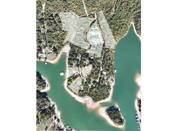 896 Shawnee Drive, Jacksboro, TN 37757