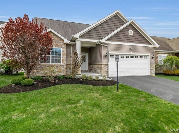 72 Dockside Parkway, Amherst, NY 14051