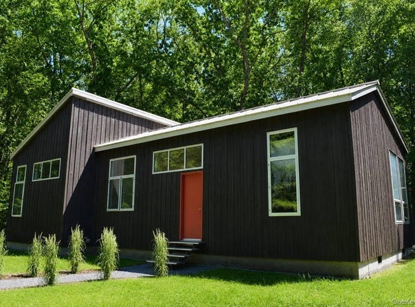 30 Old E Road, Wallkill, NY 12589