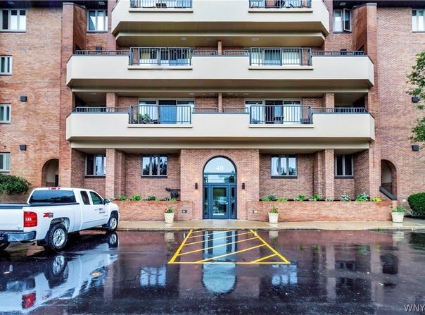 40 Waterfront Circle, Buffalo, NY 14202