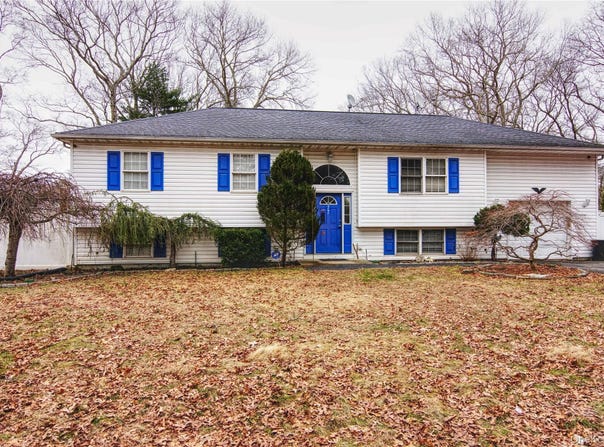 77 Washington Avenue, Mastic, NY 11950