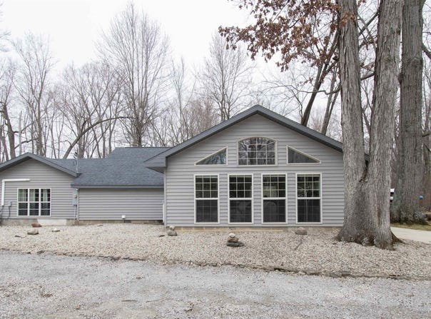 2008 E Riverside Drive, Warsaw, IN 46582-7962