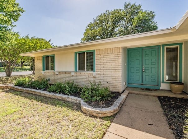1301 Cedar Ridge Terrace, Euless, TX 76039