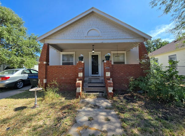 1104 3rd Avenue, Dodge City, KS 67801