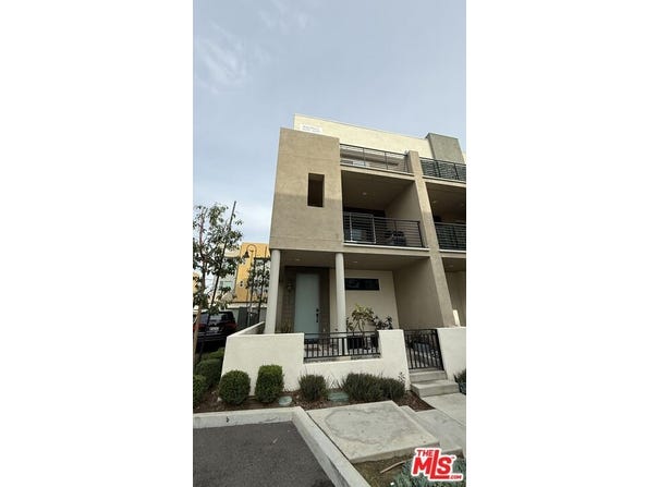 5079 Cedar Ave, Long Beach, CA 90805