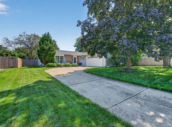 2021 Lancaster Lane, Wheaton, IL 60189