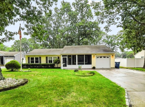 50 Morton Avenue, Monroe, NJ 08831