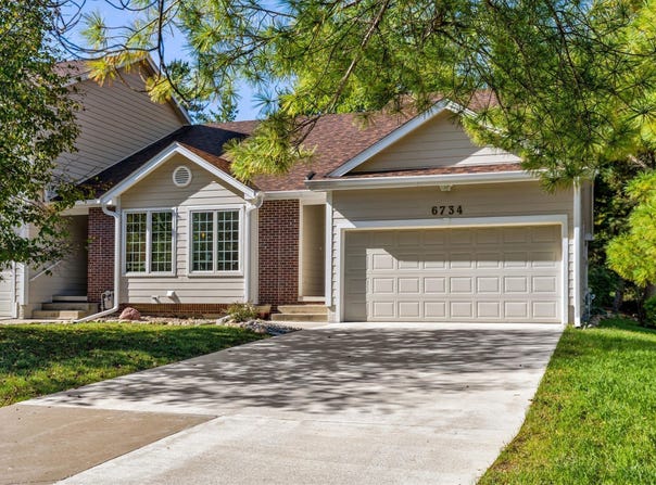 6734 Sutton Circle, Urbandale, IA 50322
