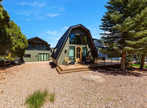 809 E MOUNTAIN VIEW Dr, Pine Valley, UT 84781
