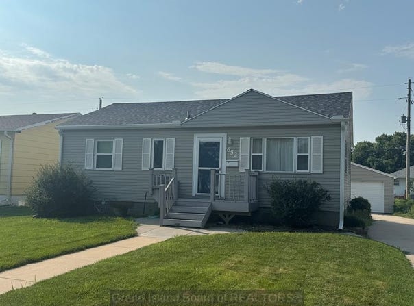 652 E Meves Ave, Grand Island, NE 68801