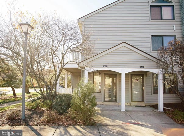 102 GREGORYS Way, VOORHEES, NJ 08043