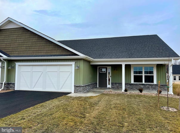 OTERO Lane lot: 645, HEDGESVILLE, WV 25427