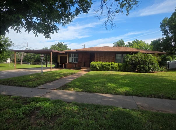 1213 Hillcrest Drive, Graham, TX 76450