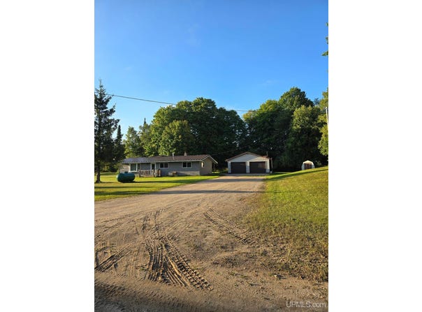 3712 E 26th Road, Chatham, MI 49816