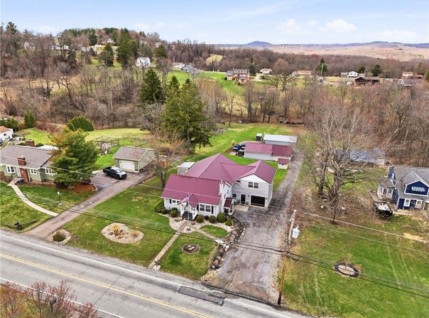 27 Bock Ln, Baden, PA 15005