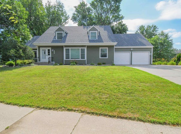 1705 E Edgewood Rd, Sioux Falls, SD 57103-4536