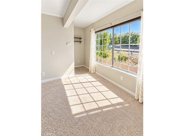5500 Owensmouth, Woodland Hills, CA 91367