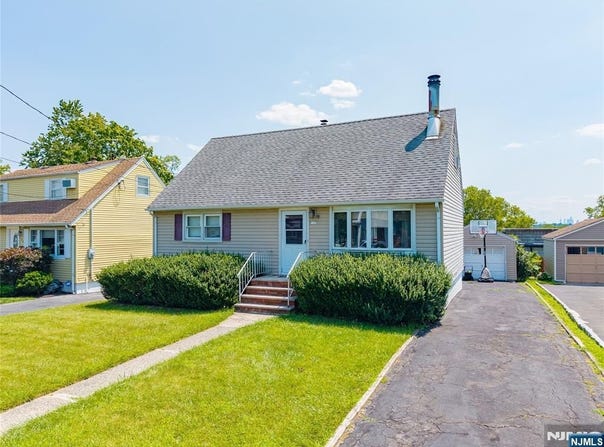 110 Patricia Place, Clifton, NJ 07012