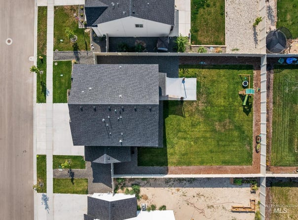 5260 E Burnte Peak St., Nampa, ID 83687