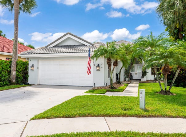218 HAMPTON Court, Jupiter, FL 33458
