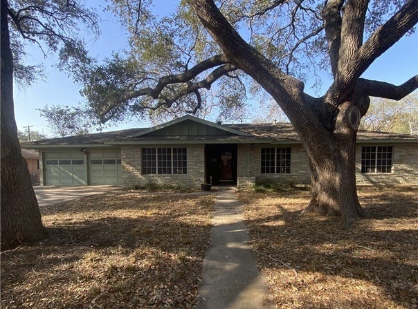 1119 Jefferson Street, Alice, TX 78332
