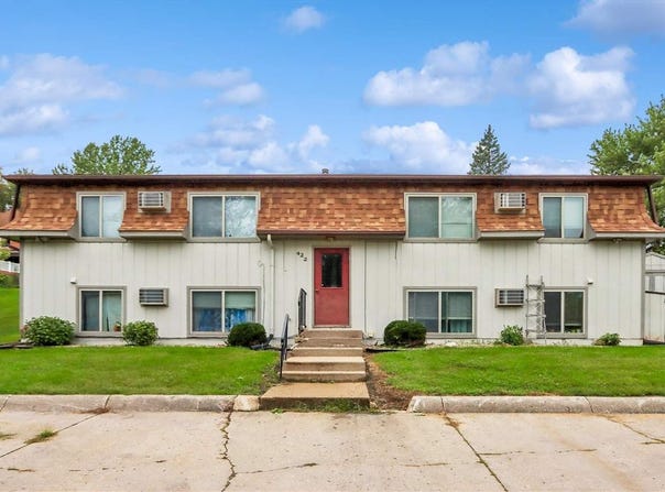 422 N 1st St, WestBranch, IA 52358