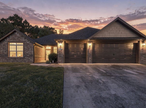 198 Stoney Pointe Drive, Hollister, MO 65672