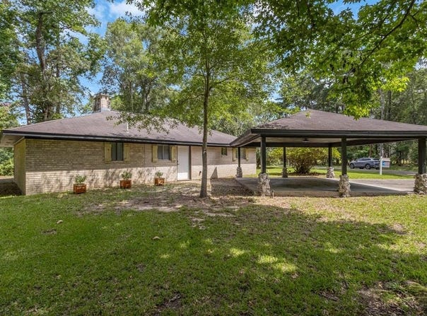 917 Huckleberry, Warren, TX 77664