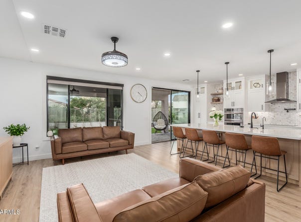 6404 W BLACK HILL Road, Phoenix, AZ 85083