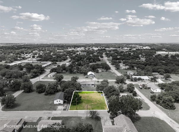 Pullen Street, McGregor, TX 76657