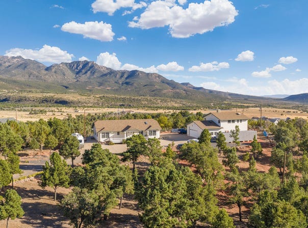 708 E MULE DEER Rd, Central, UT 84722