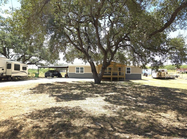700 AVERY CIR, Poteet, TX 78065
