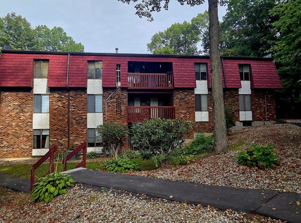 10 Woodsedge Drive, Newington, CT 06111