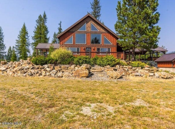 1570 Skyline Dr, Pinehurst, ID 83850