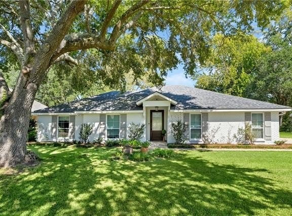 805 BEAU CHENE Drive, Mandeville, LA 70448