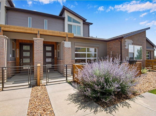19570 E Sunset Cir, Aurora, CO 80015