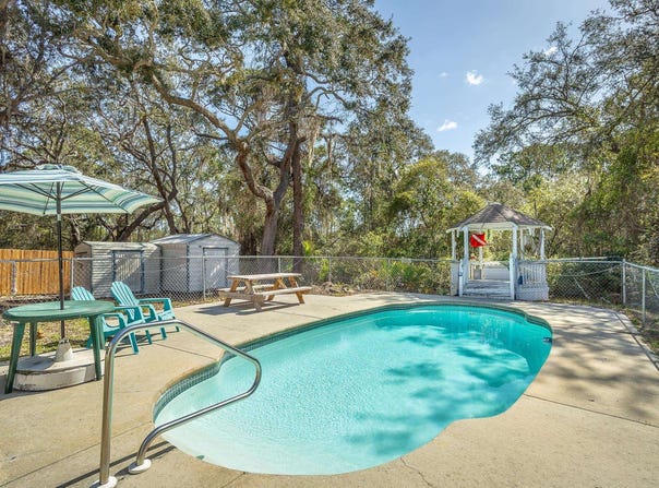 657 Pine Street, Alligator Point, FL 32346