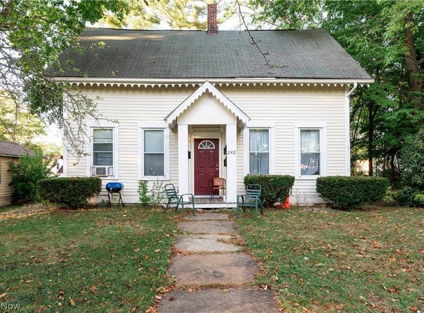 242 W Highland Avenue, Ravenna, OH 44266