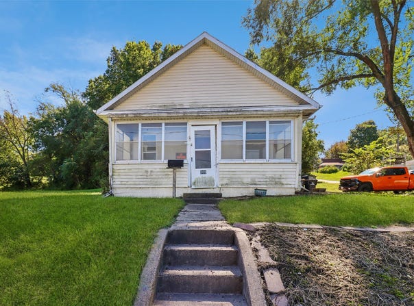 305 E Division Street, Colfax, IA 50054