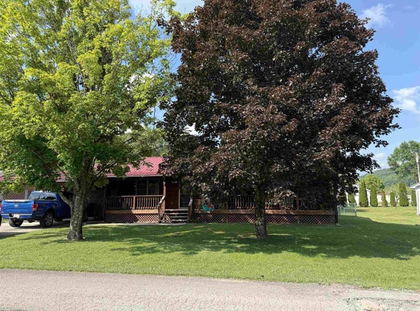 26 Macintosh Loop, Elkins, WV 26241